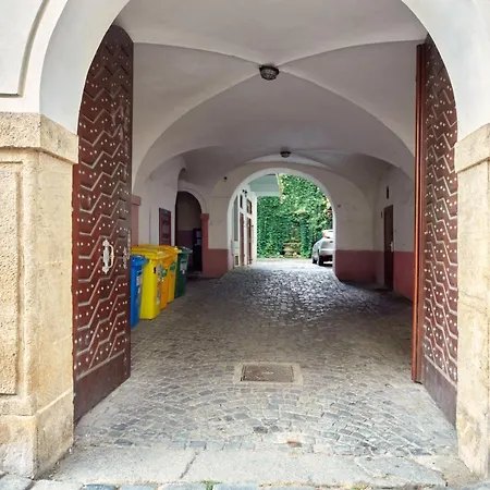 Apartmán Karmelitska 15 *