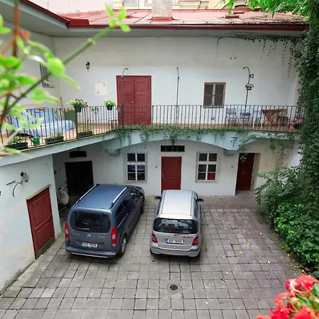 Karmelitska 15 Apartment